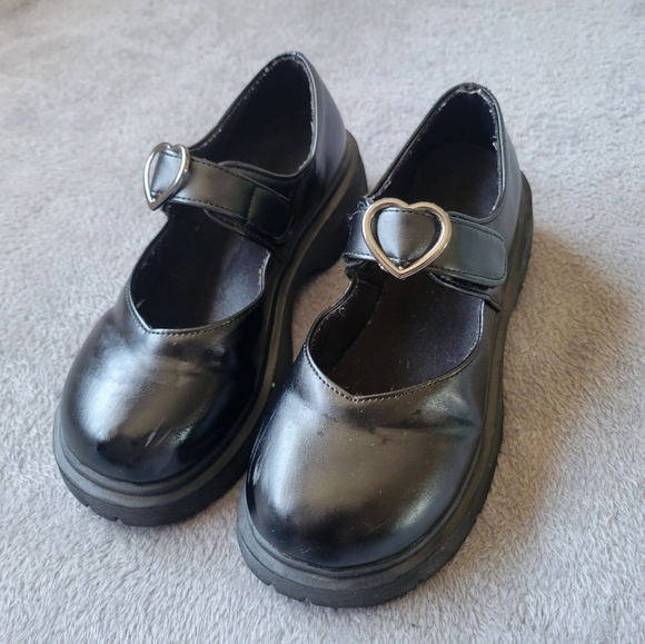 platform shoes with heart buckle - Picture 2 of 3